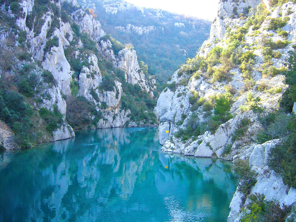 Photo des Gorges du Verdon et de ses eaux turquoises.