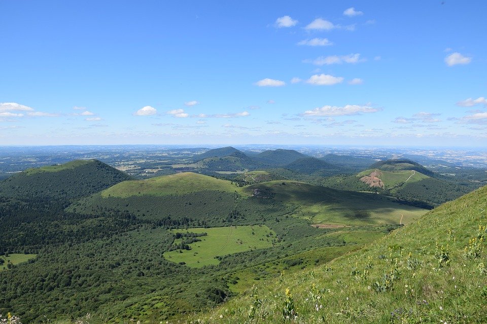Photo de la Chaîne des Puys, qui fait partie des Volcans d'Auvergne.
