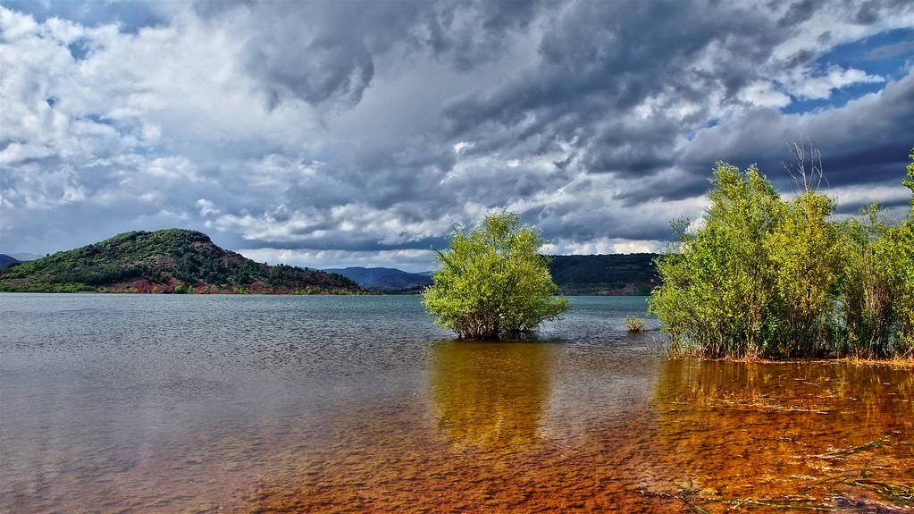 Photo du lac de Salagou situé dans l'Hérault.